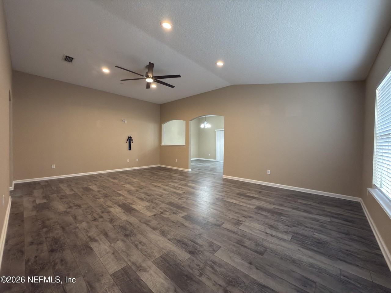 2472 Willowbend Dr - Photo 4 of 32