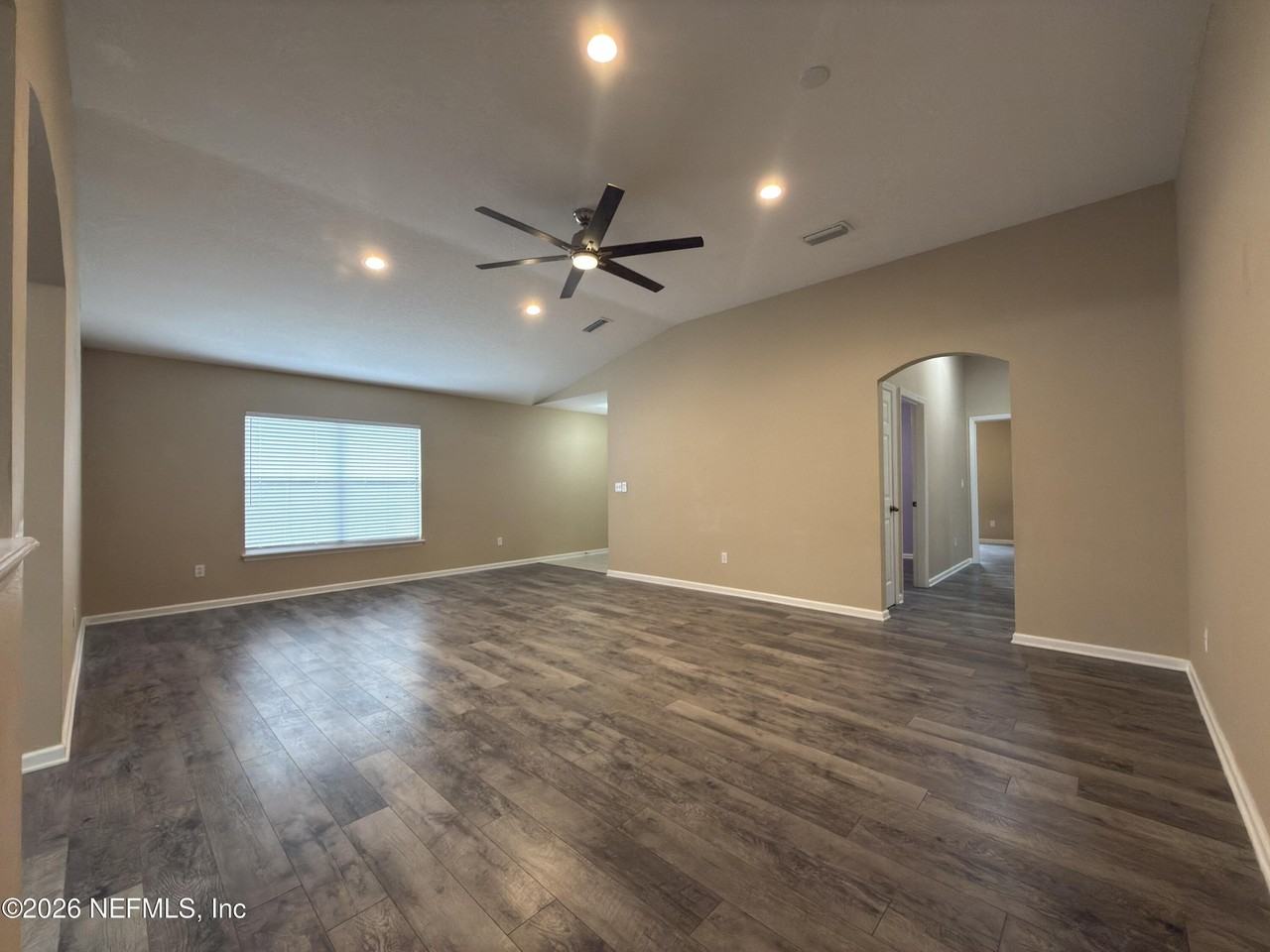 2472 Willowbend Dr - Photo 5 of 32