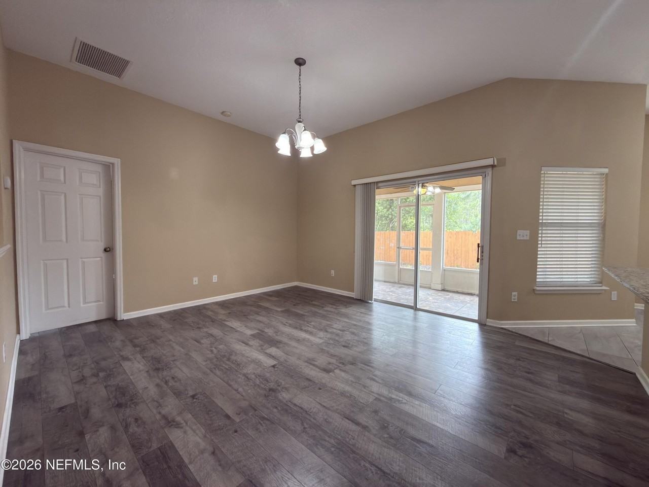 2472 Willowbend Dr - Photo 7 of 32