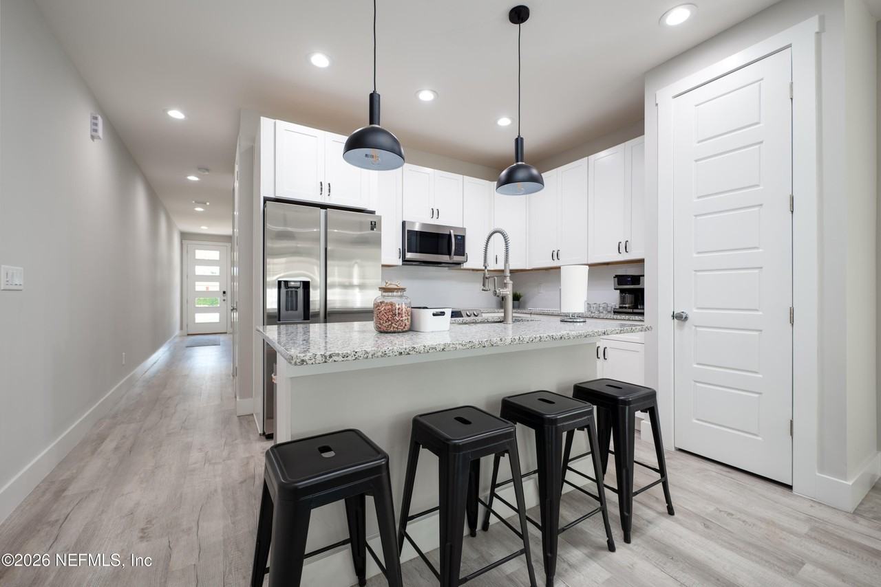 817 7th Ave S - Photo 3 of 30