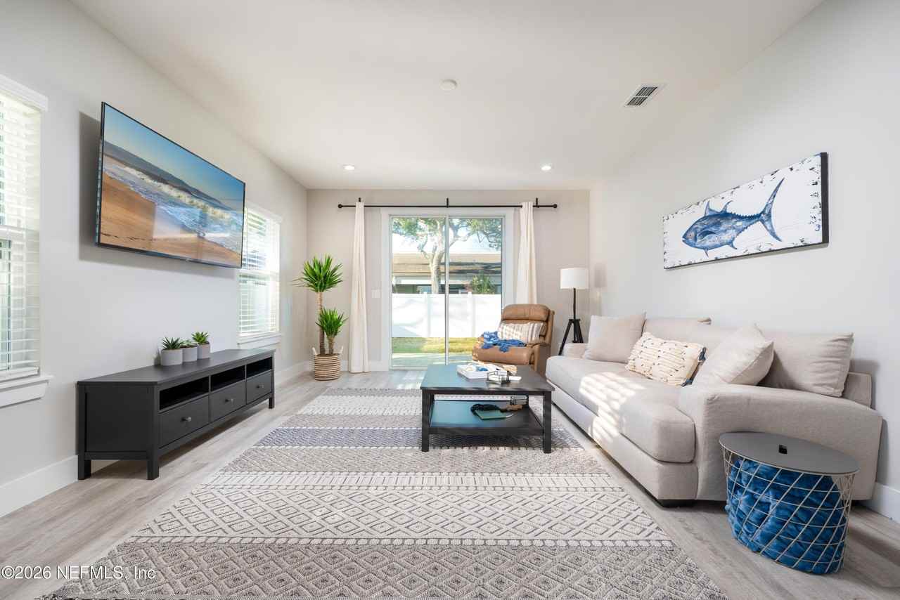 817 7th Ave S - Photo 4 of 30