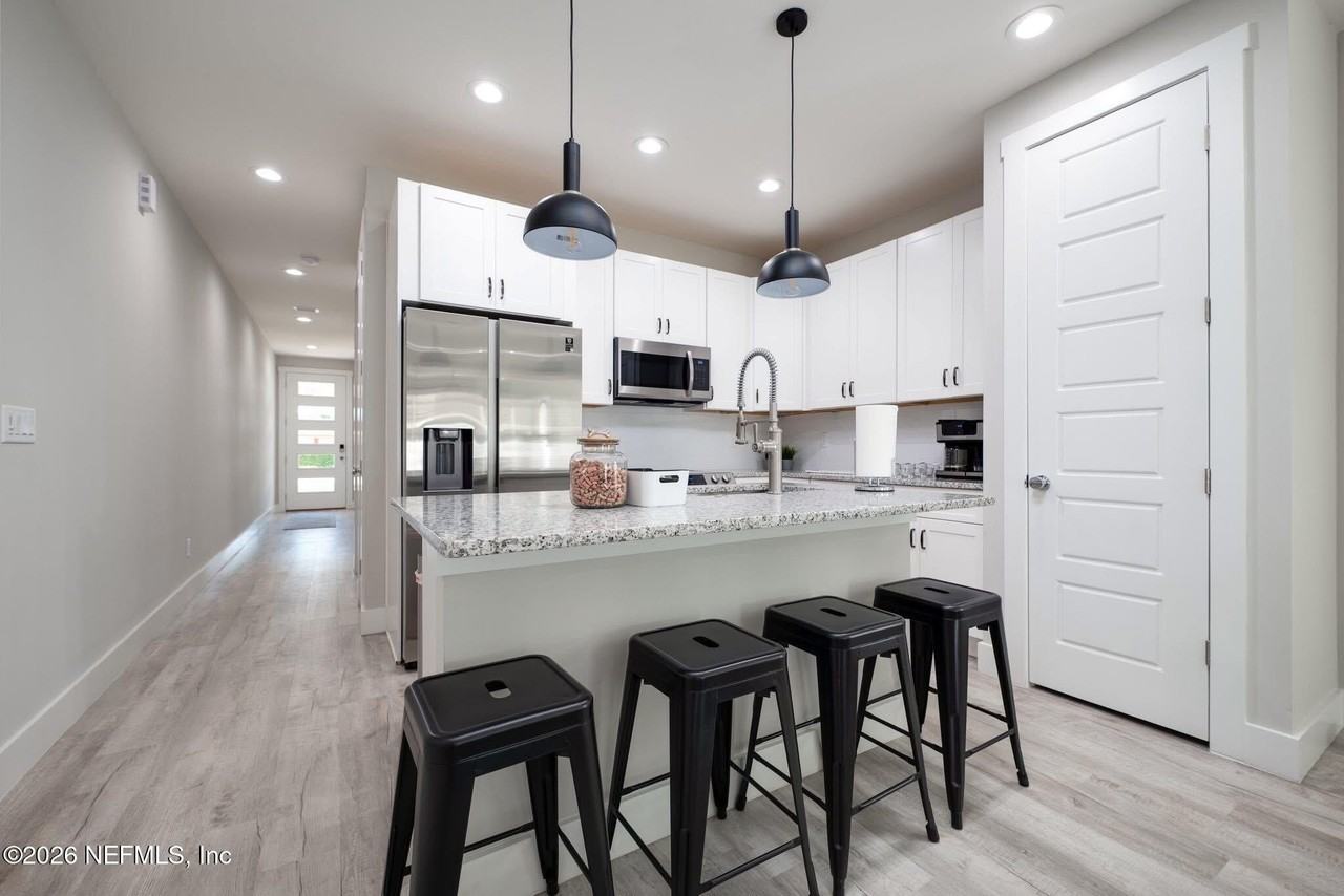 817 7th Ave S - Photo 6 of 30