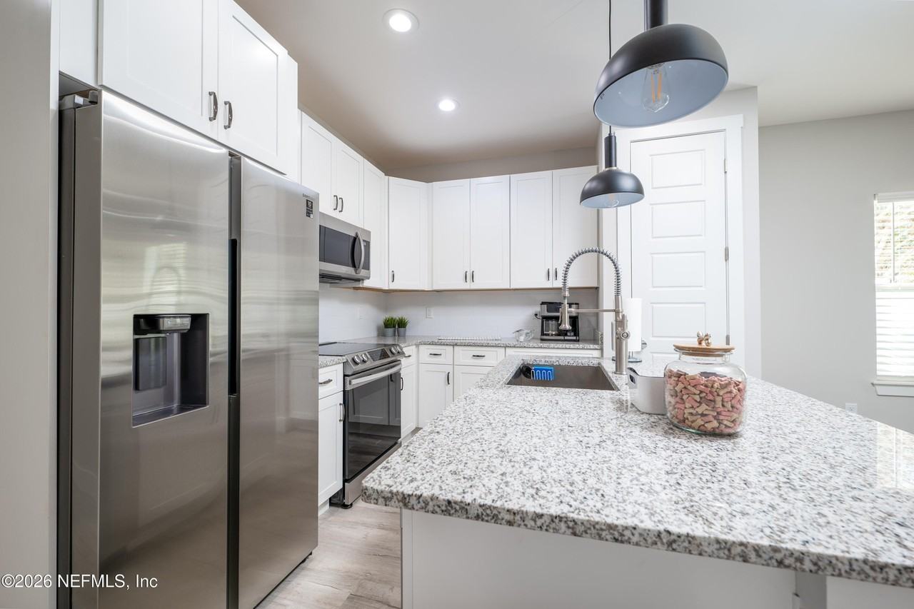 817 7th Ave S - Photo 7 of 30