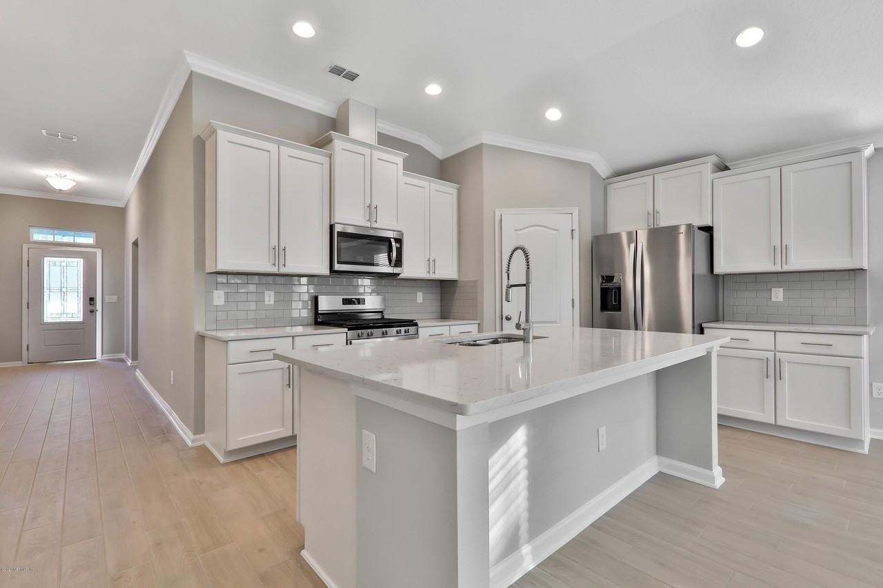 589 Glasgow Dr - Photo 4 of 32