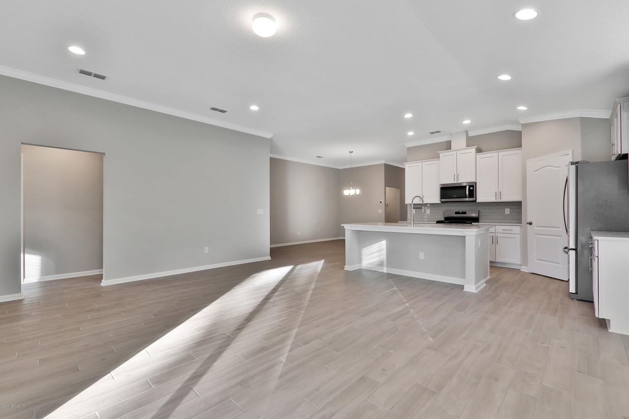 589 Glasgow Dr - Photo 7 of 32