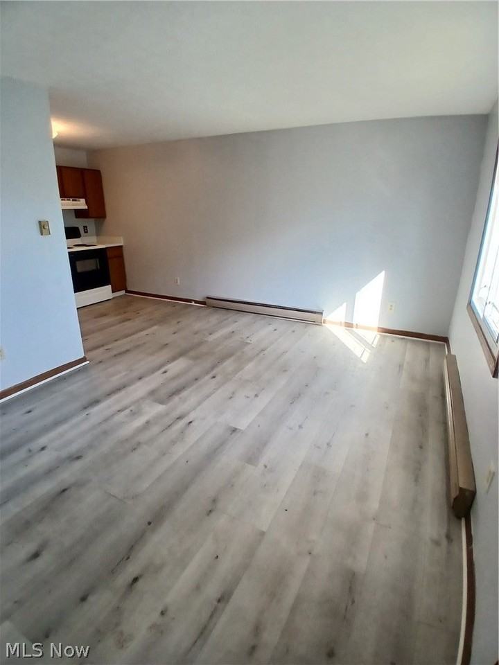 31 Elm St Apt B3 - Photo 3 of 10