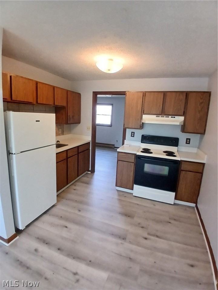 31 Elm St Apt B3 - Photo 5 of 10