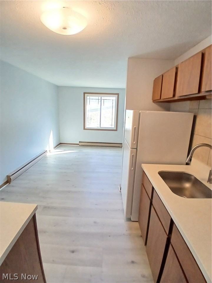31 Elm St Apt B3 - Photo 6 of 10