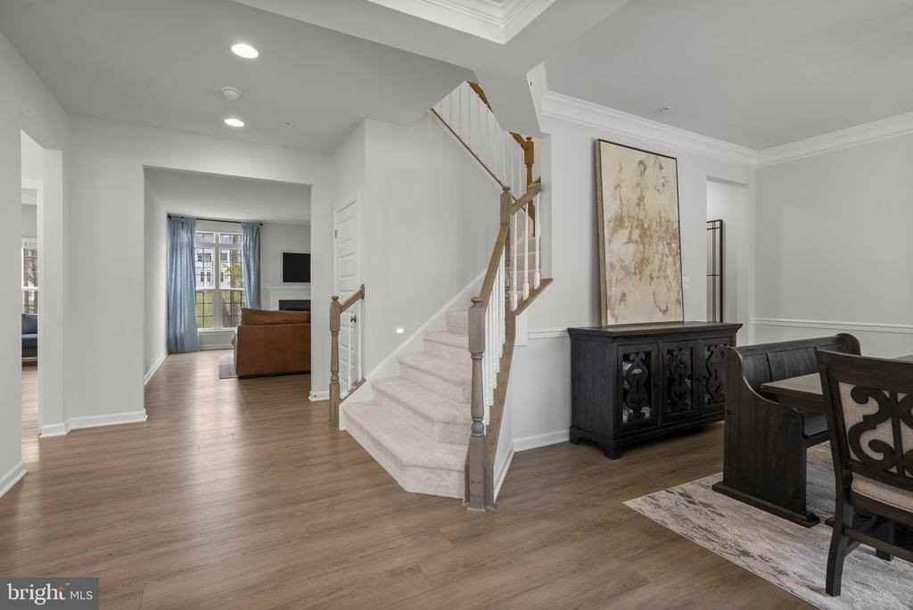 5604 Big Huntingdon Ln - Photo 3 of 50