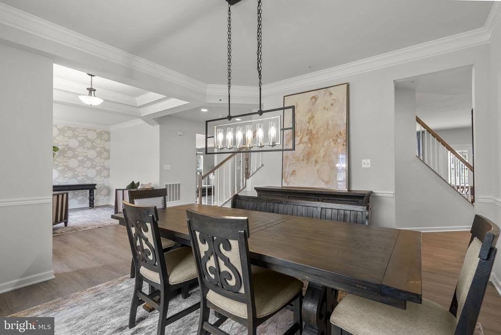 5604 Big Huntingdon Ln - Photo 7 of 50