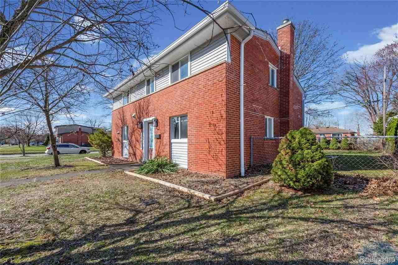 19615 Ingram St - Photo 2 of 42