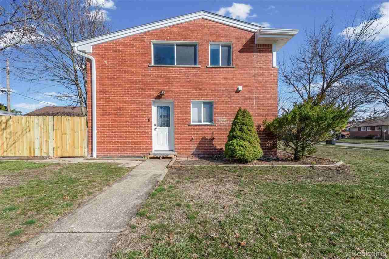 19615 Ingram St - Photo 4 of 42