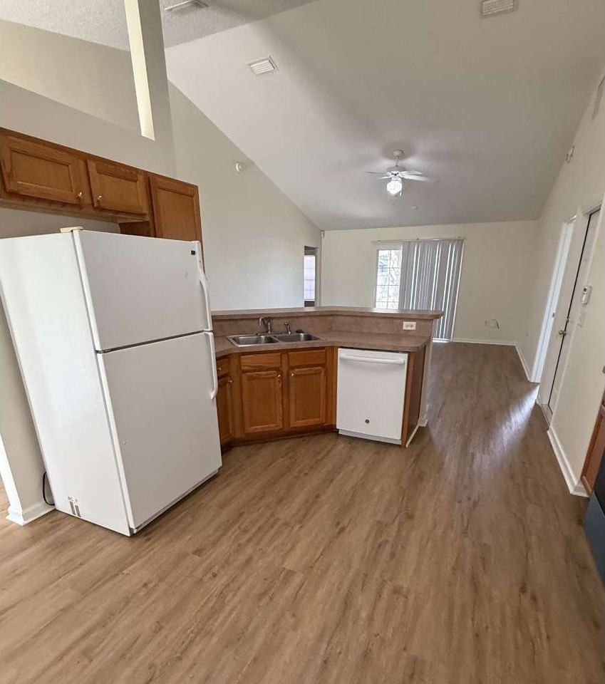 1111 Sw Yorktown Gln - Photo 5 of 20