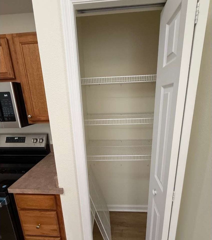 1111 Sw Yorktown Gln - Photo 7 of 20