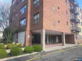 275 Hoym St Apt 3g - Photo 1 of 1