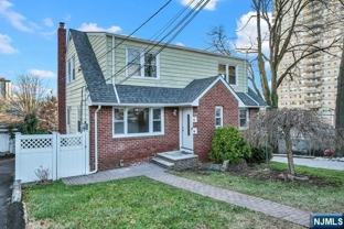 1010 Ponsi St - Photo 1 of 1