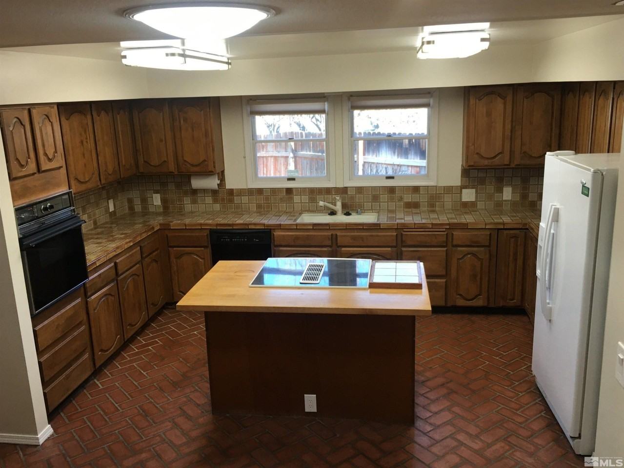 2205 Thomas Jefferson Dr - Photo 3 of 20