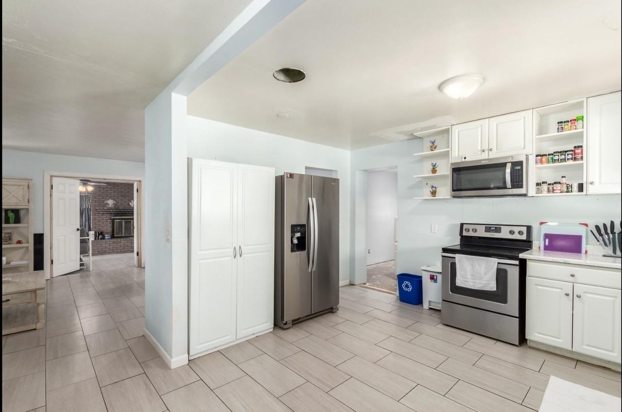 W Jasmine St - Photo 4 of 20