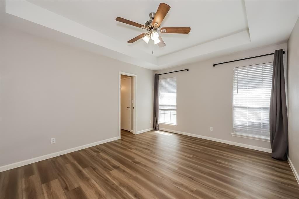 321 Meadow Park Dr - Photo 6 of 17