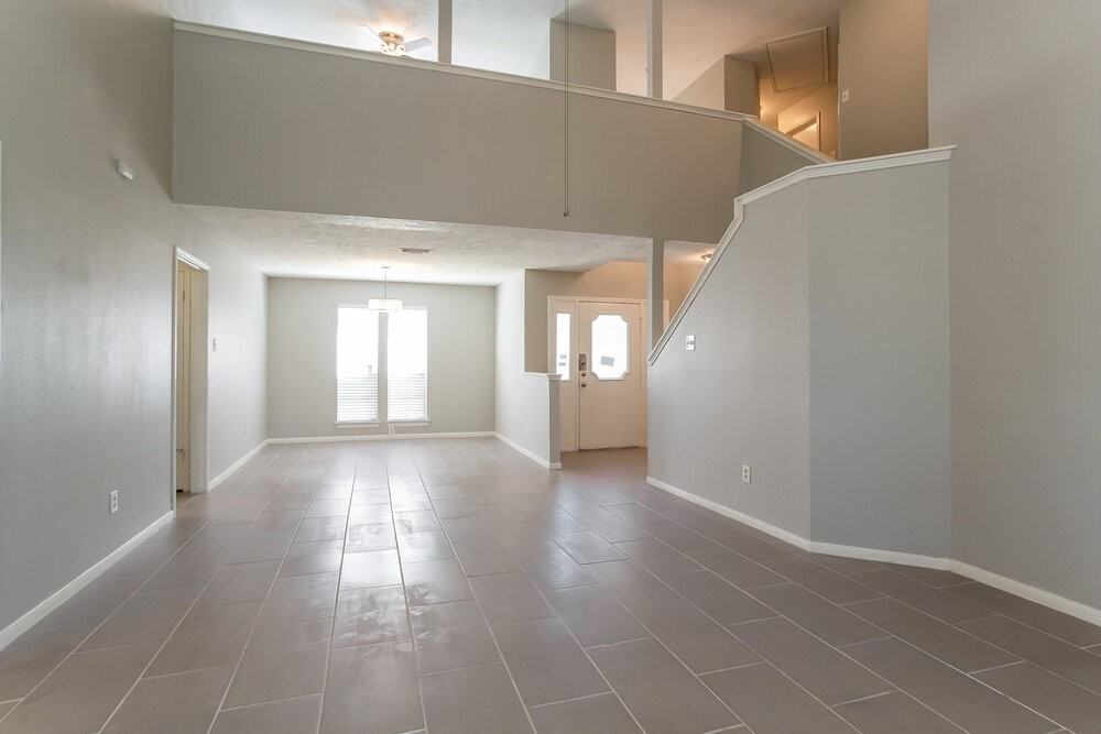 2331 Rolling Glen Dr - Photo 3 of 15