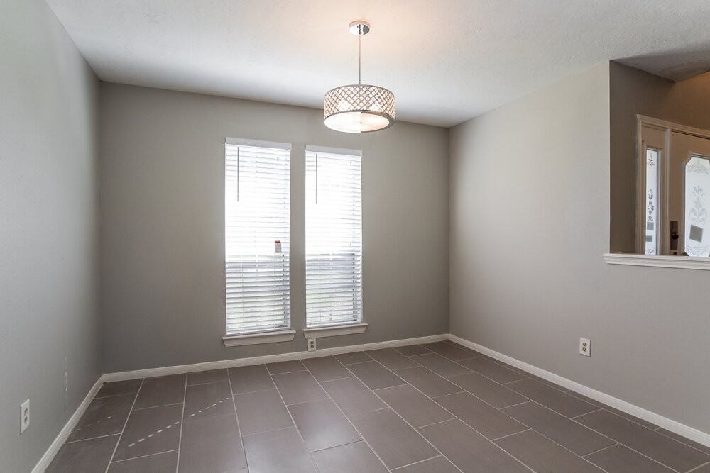 2331 Rolling Glen Dr - Photo 4 of 15