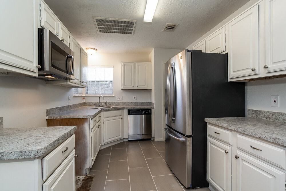 2331 Rolling Glen Dr - Photo 5 of 15