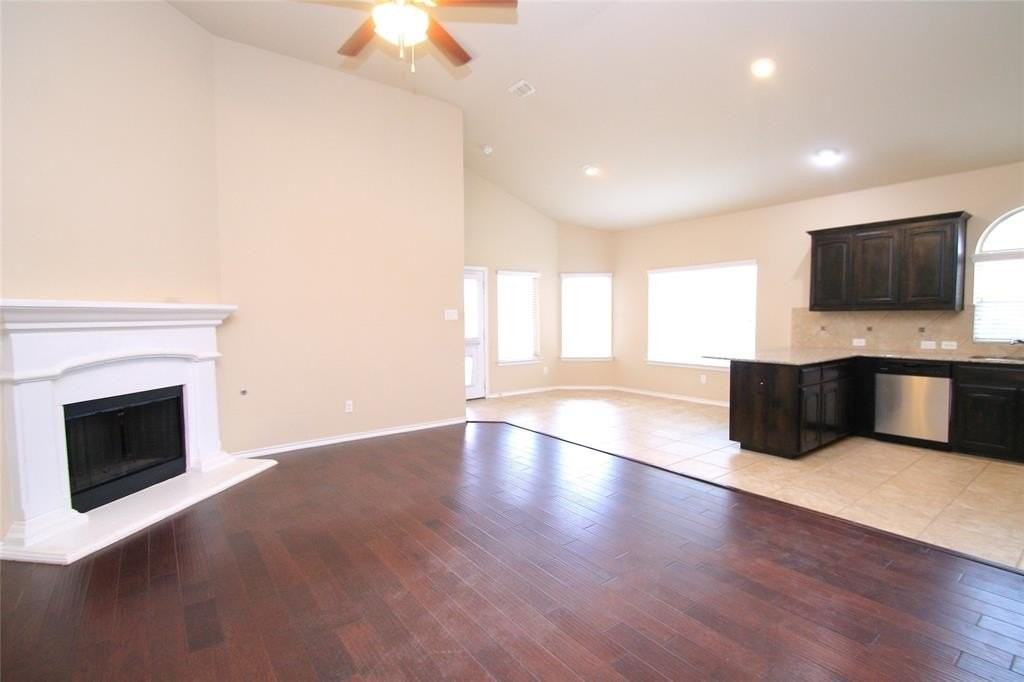 4817 Green River Dr - Photo 3 of 35