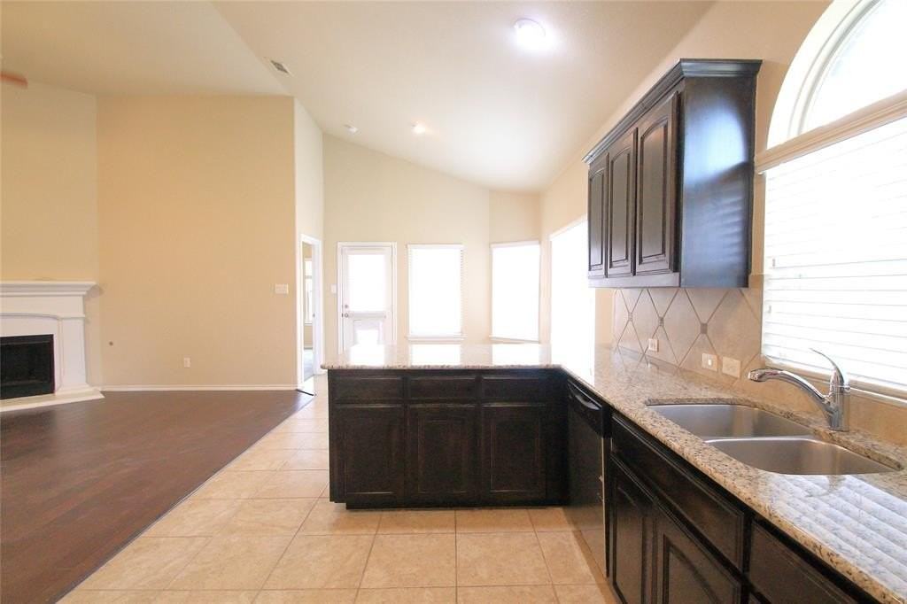 4817 Green River Dr - Photo 5 of 35