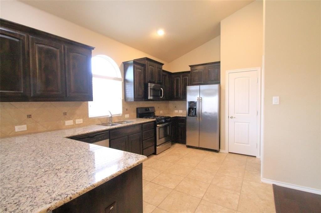 4817 Green River Dr - Photo 7 of 35