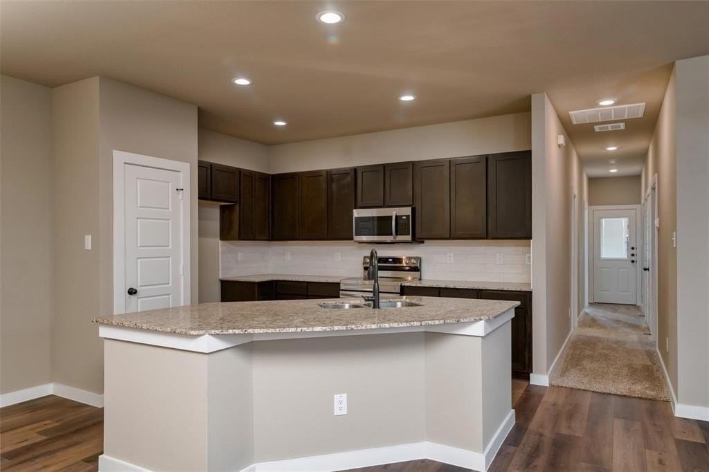 704 Harvest Moon Dr - Photo 6 of 21