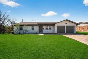 809 Michelle Dr - Photo 1 of 1