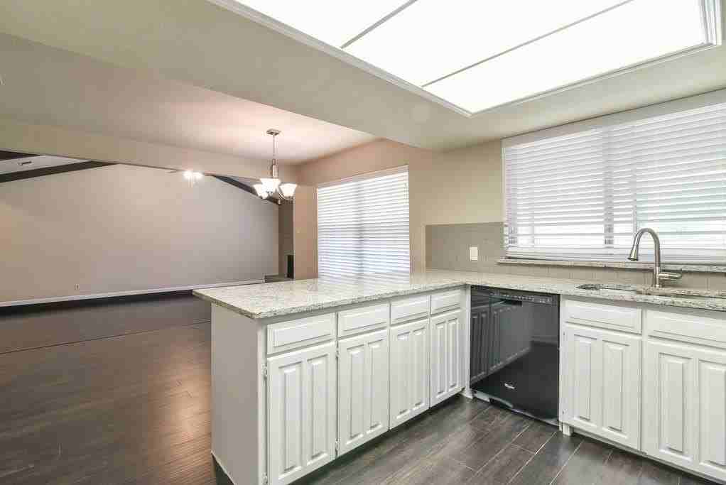 1808 Overbrook Dr - Photo 5 of 22