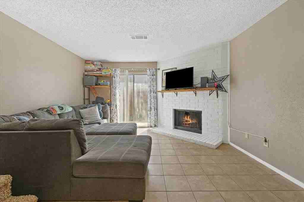 621 Carriagehouse Ln #2 - Photo 2 of 16