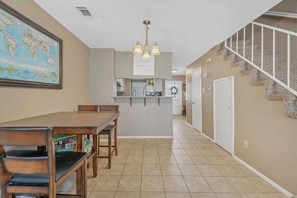 621 Carriagehouse Ln #2 - Photo 4 of 16