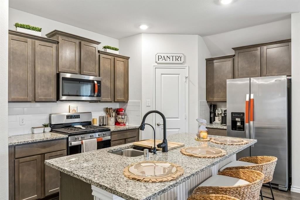 502 Calm Springs Dr - Photo 4 of 12