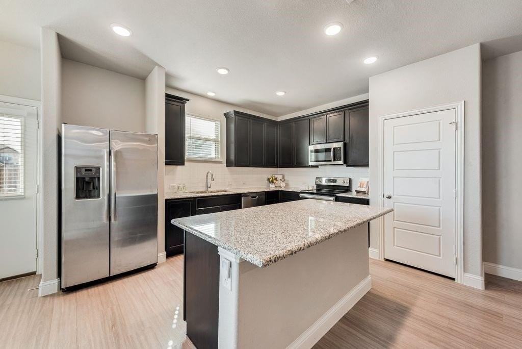 4929 Sanger Circle Dr - Photo 7 of 20