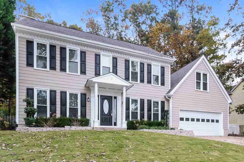 2570 Broadmoor Ct - Photo 4 of 17