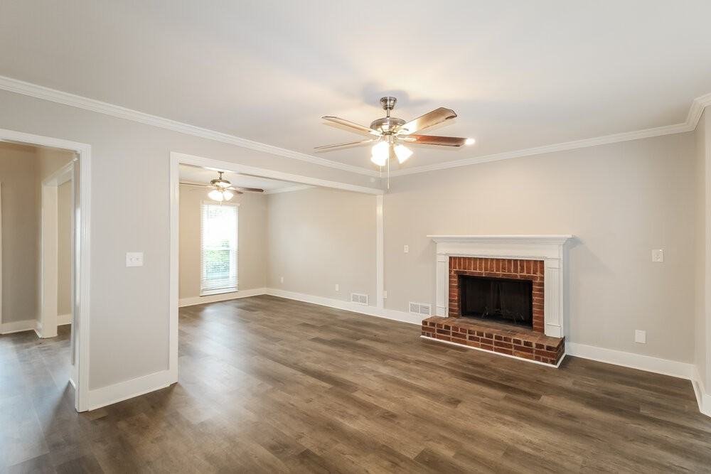 2570 Broadmoor Ct - Photo 5 of 17