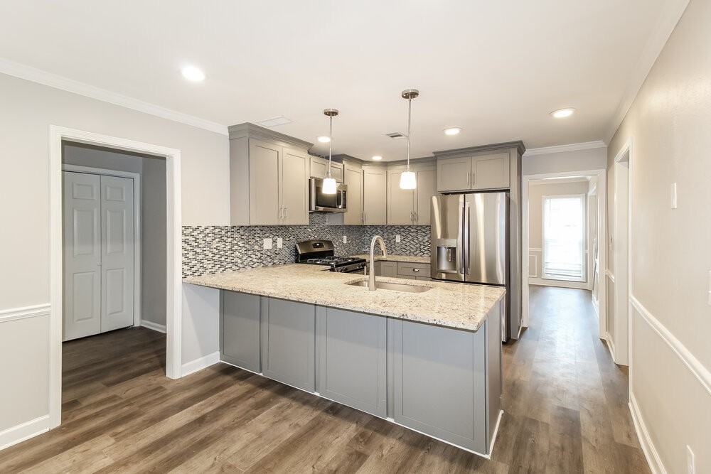 2570 Broadmoor Ct - Photo 6 of 17