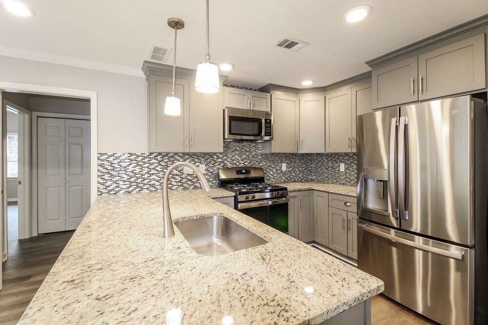 2570 Broadmoor Ct - Photo 7 of 17