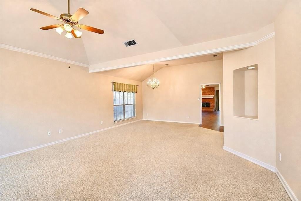 703 Glenwood Ct - Photo 3 of 17