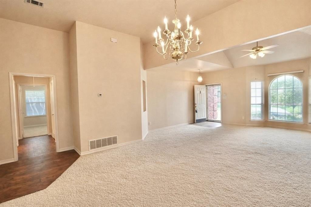 703 Glenwood Ct - Photo 5 of 17