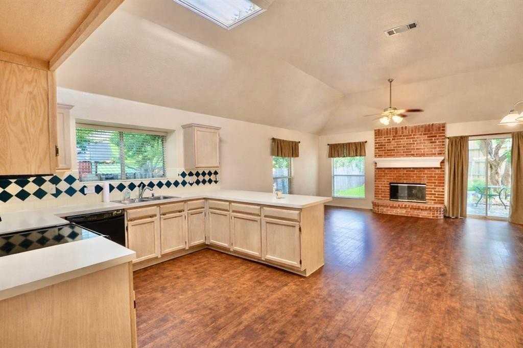 703 Glenwood Ct - Photo 6 of 17