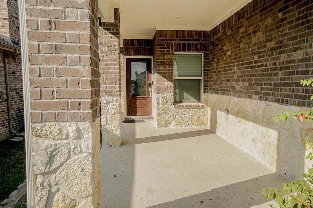 108 Mountain Meadow Ln - Photo 2 of 12