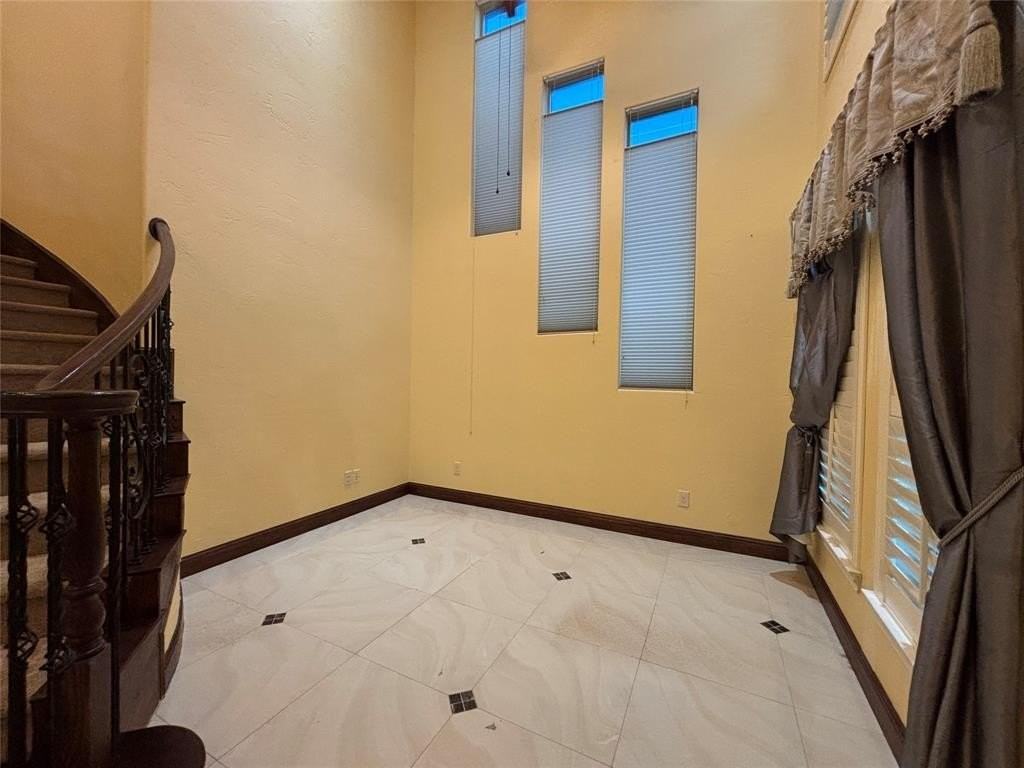 2807 Borama Dr - Photo 4 of 39