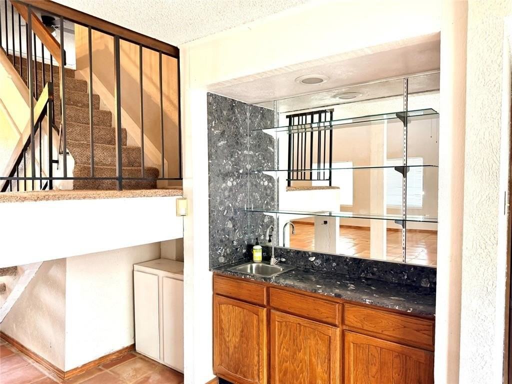 3309 Ivanhoe Ln - Photo 5 of 17