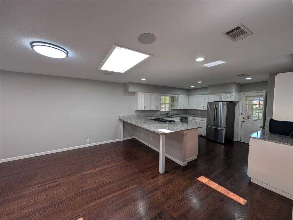 806 Cedar St - Photo 4 of 19