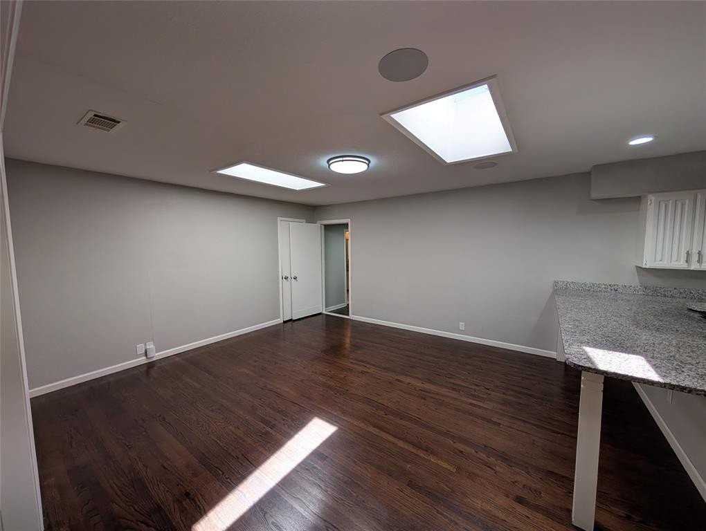 806 Cedar St - Photo 5 of 19