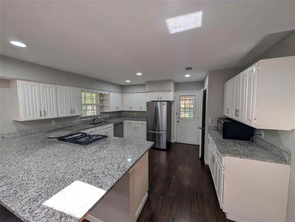 806 Cedar St - Photo 6 of 19