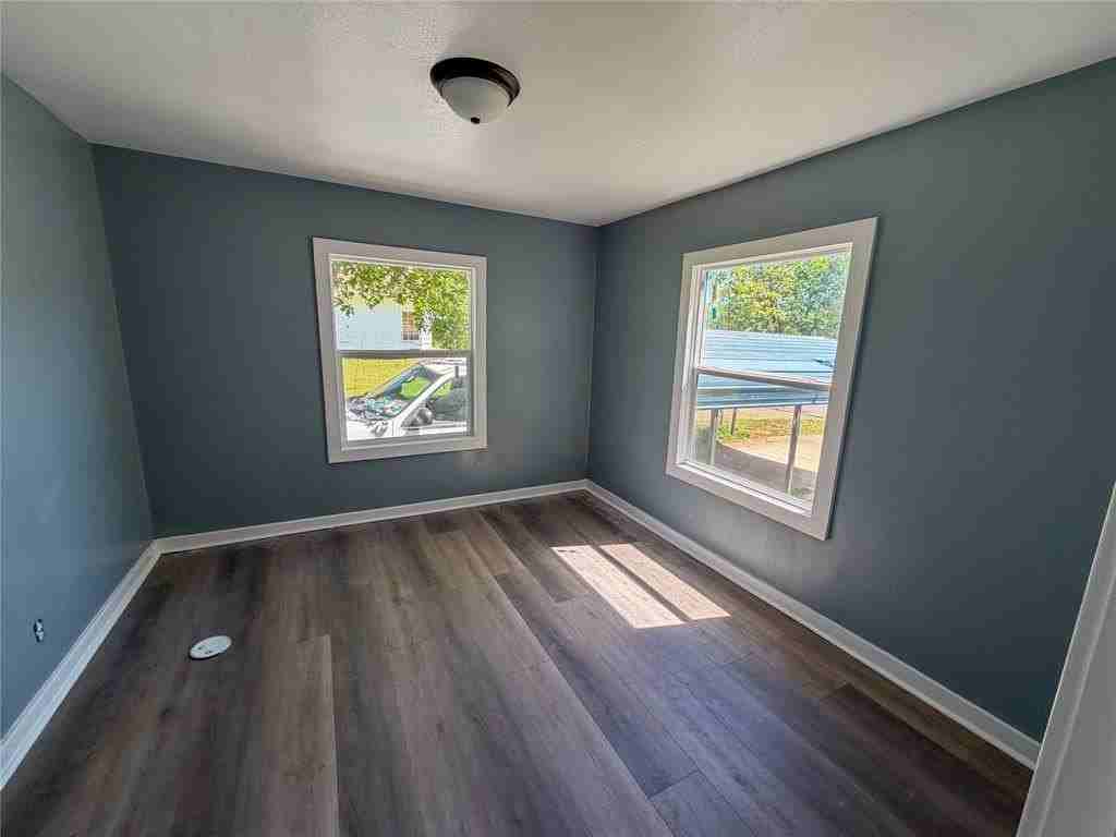 627 E Woodard St - Photo 2 of 8